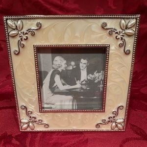NEW! Beautiful picture frame